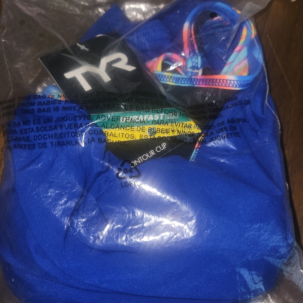 TYR Sports Women's 2in1 tank top - Picture 3 of 3